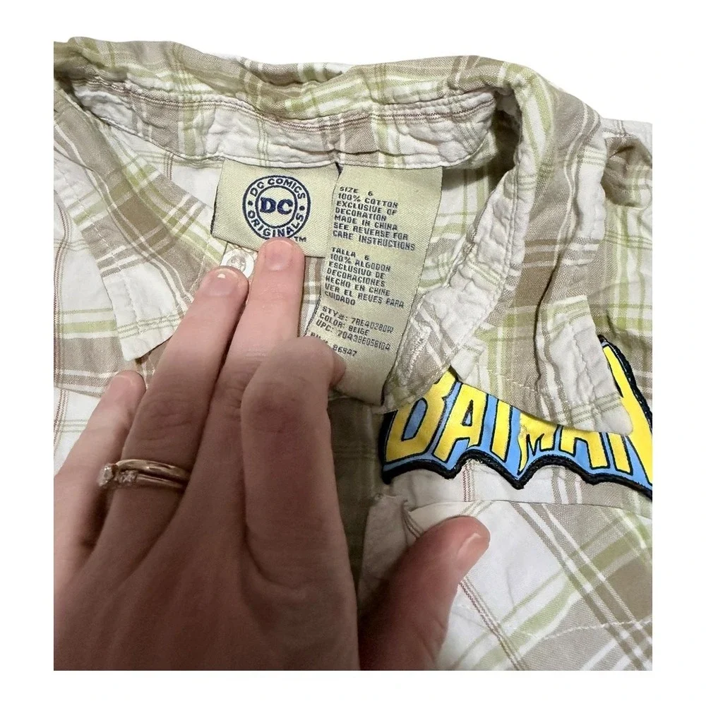DC Comics Batman Shirt Kids Size 6 Plaid Button Down Short Sleeve Beige Green